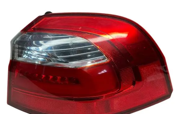KIA Rio Tailgate rear/tail lights 924021W2