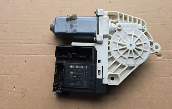 Volkswagen PASSAT B6 Front door window regulator motor 1K0959793L F005S00294 974627103