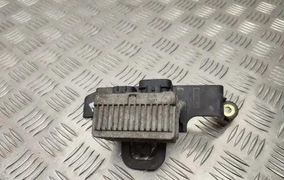 Glow plug pre-heat relay