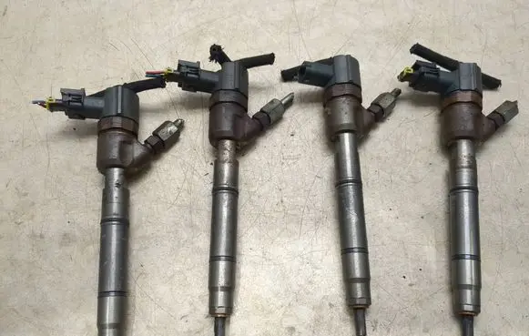 Hyundai ix20 Fuel injectors set 0445110320