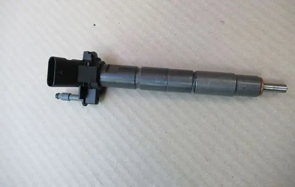 BMW X5 G05 Fuel injector 0445118024