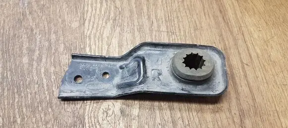 Radiator mount bracket