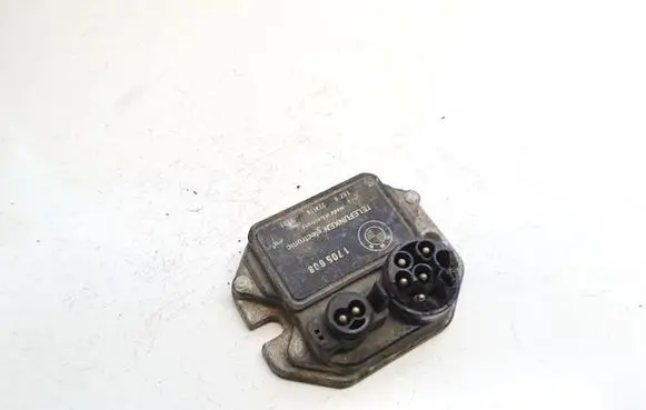 BMW 3 E30 Ignition amplifier control unit 1705608 337179