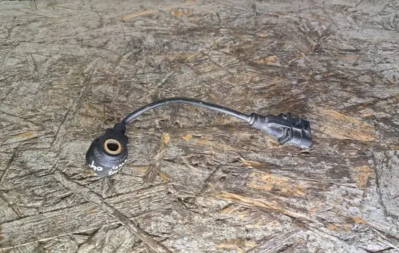 Toyota Corolla E120 E130 Detonation knock sensor 8961502010 0261231149