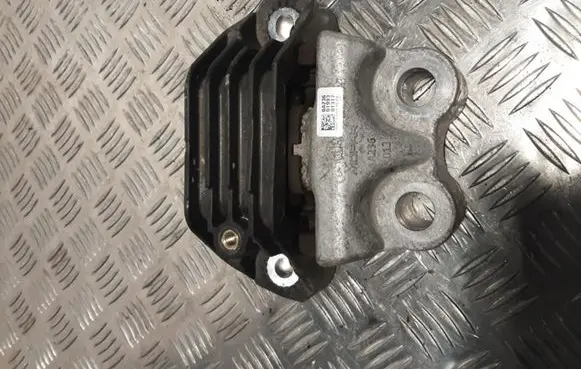 Jeep Renegade Engine mount bracket 00519997560