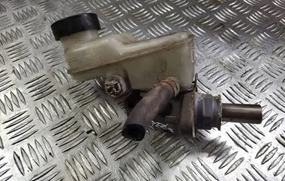 Master brake cylinder