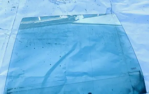 Rear door window glass