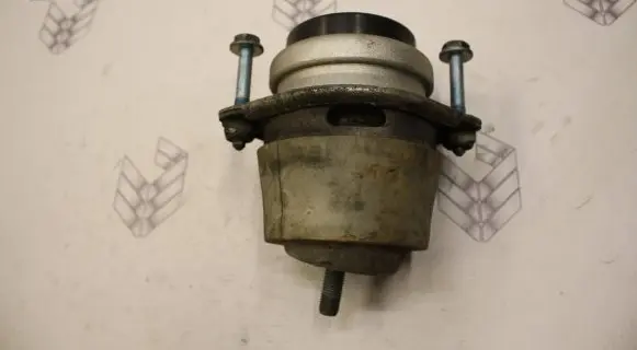 Porsche Cayenne (9PA) Engine mount bracket 94837505001