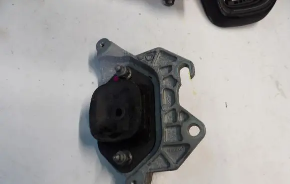 Nissan Juke II F16 Engine mounting bracket 112532302R
