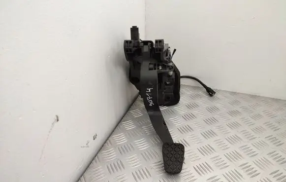 Ford B-MAX Clutch pedal AY117B633GC