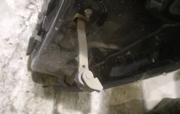 Ford Mondeo Mk III Rear door check strap stopper 