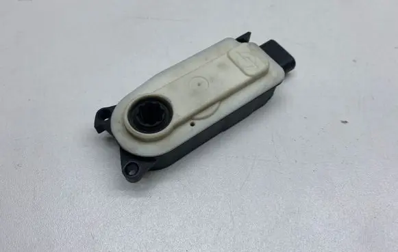 Land Rover Evoque II Intake manifold valve actuator/motor 5877R1007 58775007004 19259P60256