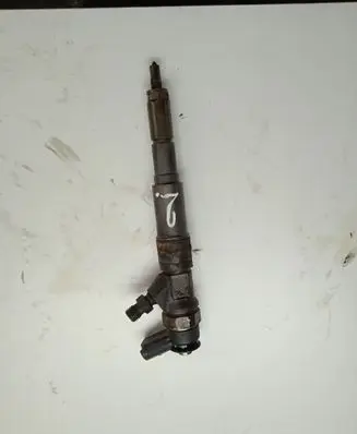 BMW X3 E83 Fuel injector 7793836