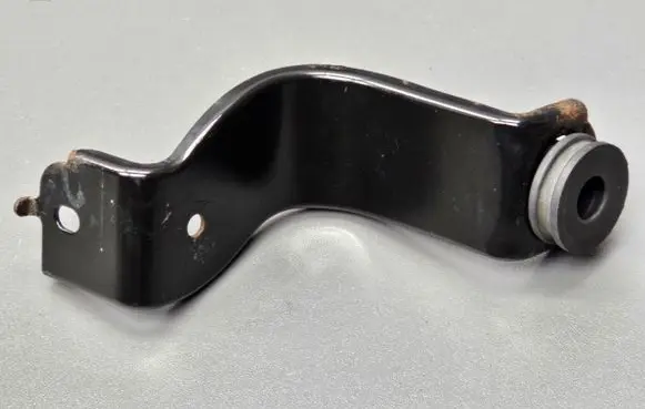 Radiator mount bracket