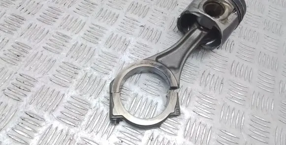 Nissan Navara D40 Piston with connecting rod 942390