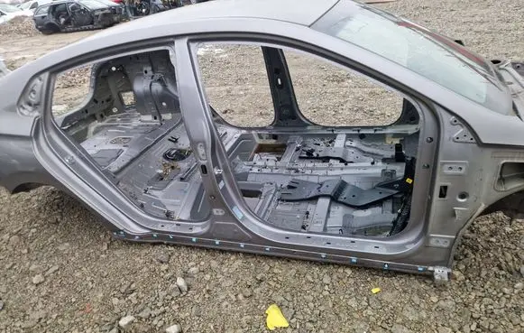 Hyundai Ioniq Front sill (body part) 