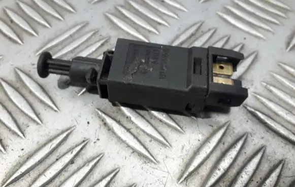 Volkswagen Golf III Brake pedal sensor switch 91945515B