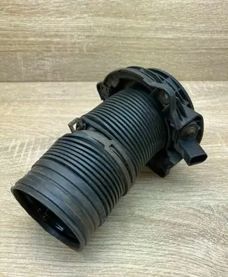 Volkswagen PASSAT B5.5 Mass air flow meter 3C0129684A