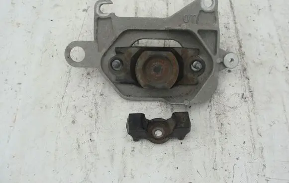 Renault Kadjar Gearbox mounting bracket brak