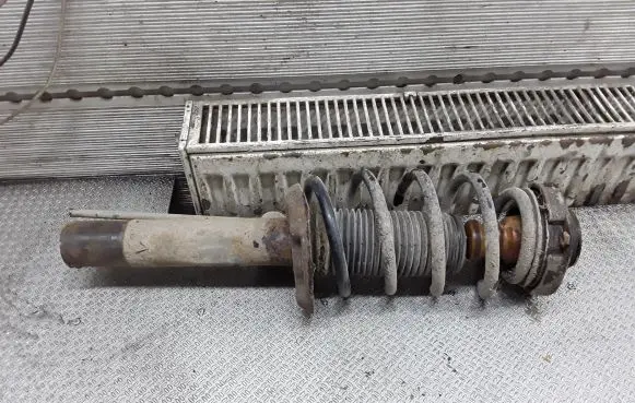 Front shock absorber with coil spring
