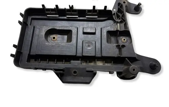 Volkswagen PASSAT B6 Battery box tray 1K0915333C