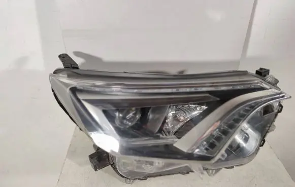 Toyota RAV 4 (XA40) Headlight/headlamp