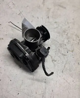 Volkswagen Polo III 6N 6N2 6NF Throttle valve 030133064F