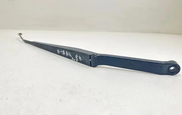 Nissan X-Trail T30 Front wiper blade arm