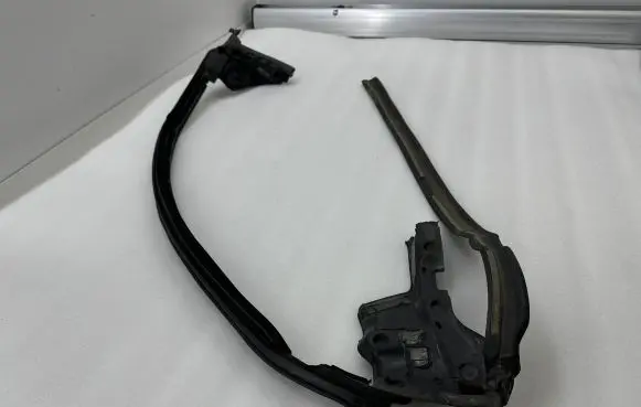 Tesla Model X Rubber seal front door window/glass 103217700D