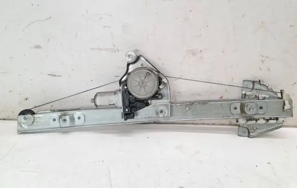 Suzuki Grand Vitara II Front door window regulator with motor 8346065J00 2621003530