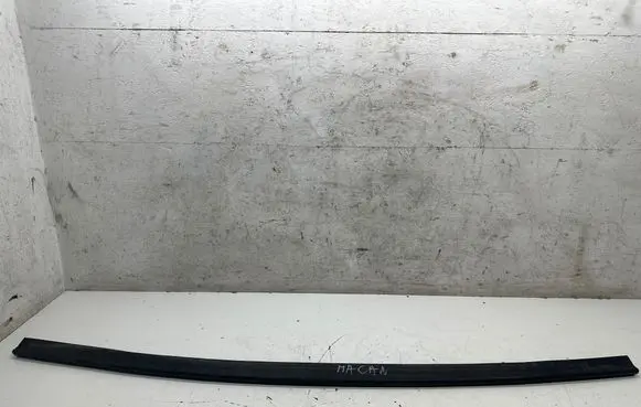 Porsche Macan (95B) Engine compartment rubber 95B823737