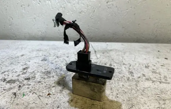 Mercedes-Benz ML W163 Heater blower fan relay 9B113