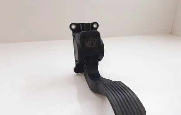 Mercedes-Benz Sprinter W906 Accelerator throttle pedal A9063000404 0280755023