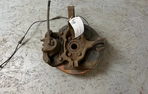 Nissan Juke I F15 Front wheel hub