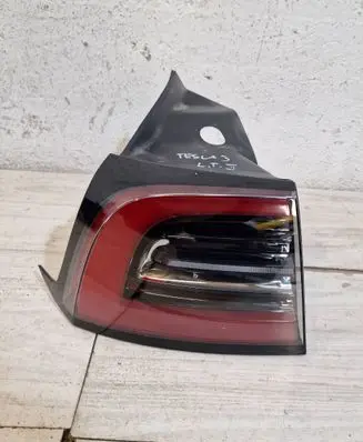Tesla Model 3 Rear/tail lights 1502086-00-D