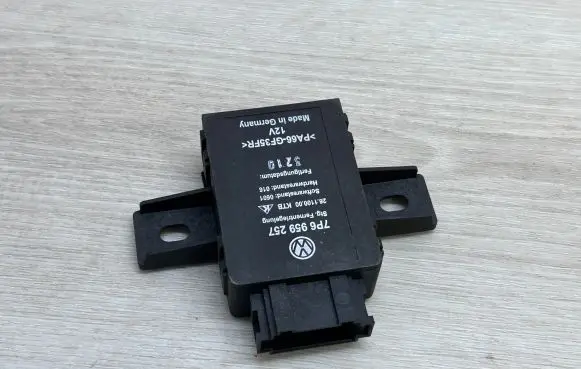 Volkswagen Touareg II Seat heating relay 7P6959257