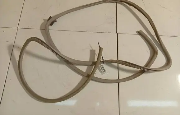 Peugeot 307 Rubber seal front coupe door 