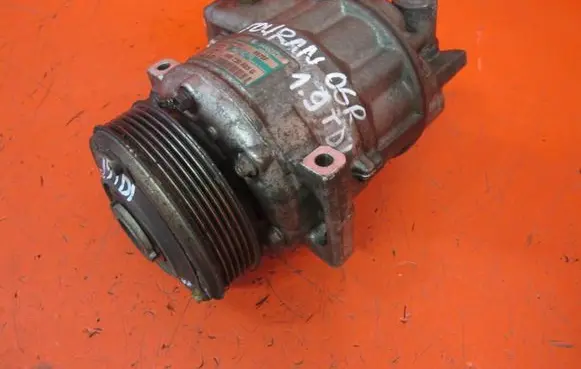 Volkswagen Touran I Air conditioning (A/C) compressor (pump) 1K0820803G