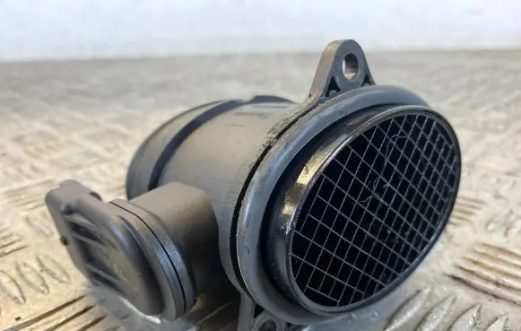 Peugeot 5008 Mass air flow meter 72834204 9650010780