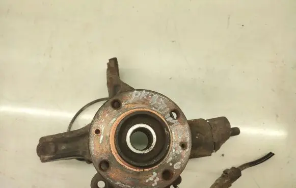 Front wheel hub