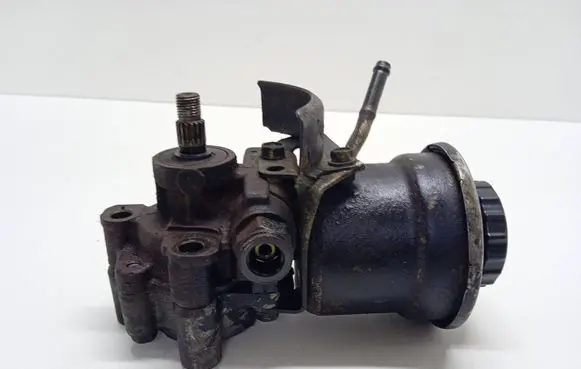 Toyota Avensis Verso Power steering pump 28040