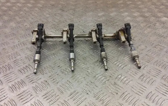 Land Rover Range Rover Sport L494 Fuel injector JPLA9G802AA