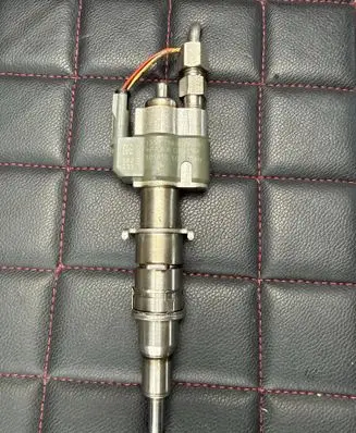 BMW 3 E90 E91 Fuel injector 7589048 758904808 PA66GF3596
