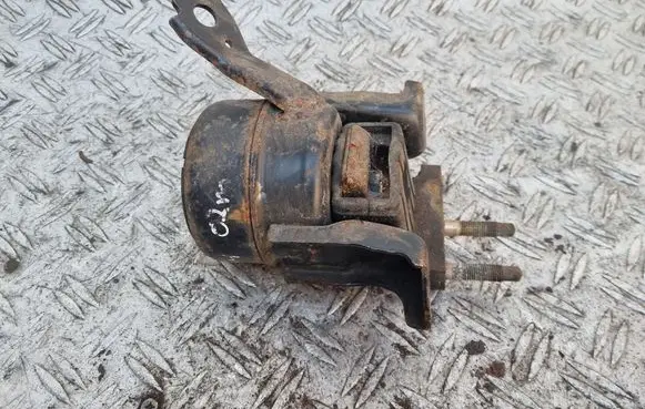 Toyota RAV 4 (XA20) Engine mount bracket