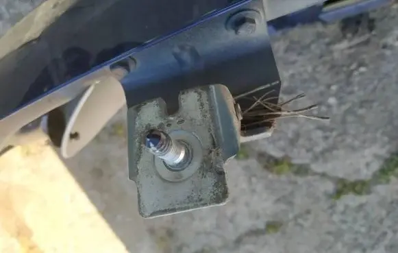 Peugeot 307 Tailgate/trunk/boot hinge