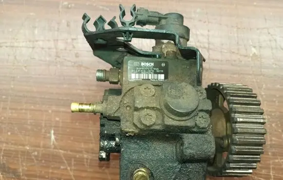 Citroen C4 I Fuel injection high pressure pump 0445010102