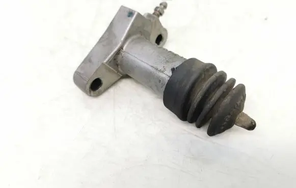 Suzuki Grand Vitara II Clutch master cylinder