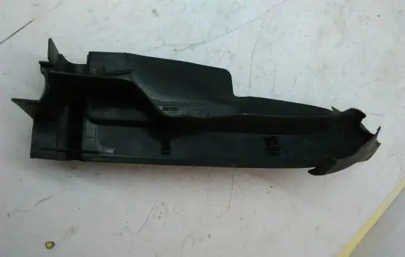 Audi Q7 4M Fender end trim 4M0821170B