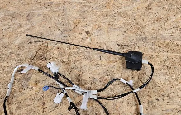 Toyota Aygo AB40 Radio antenna 86300-0H020