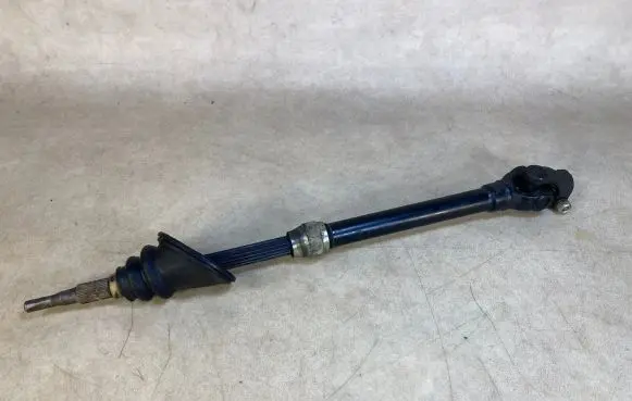 BMW 7 E23 Steering wheel axle 32311118267